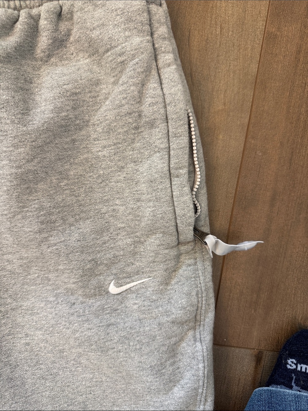 Nike Men’s gray joggers - Picture 2 of 4